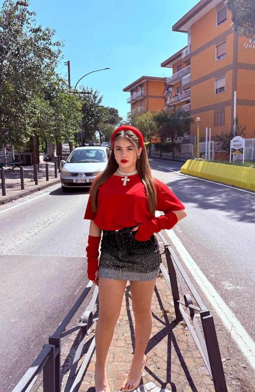 MAGLIA CON MANICOTTI